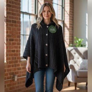 SAOL NWT Aran Poncho 100% Merino Wool with Buttons V-Neck Shawl Gray L/XL